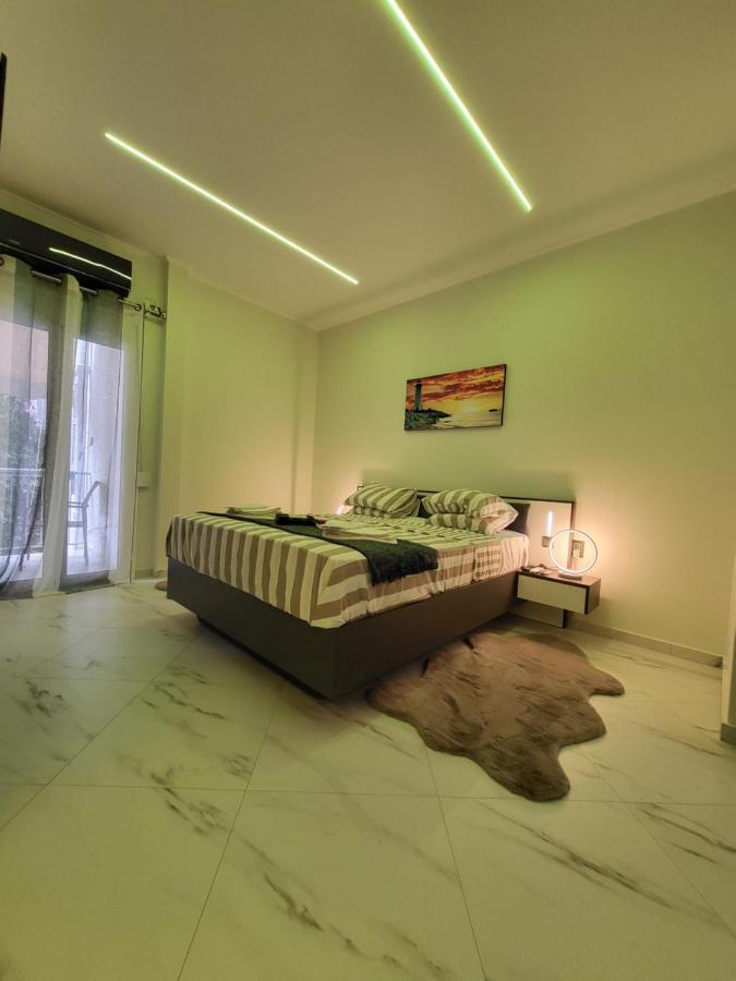 Romantic Deluxe Svite Wise Jacuzzi And Sauna أثينا المظهر الخارجي الصورة
