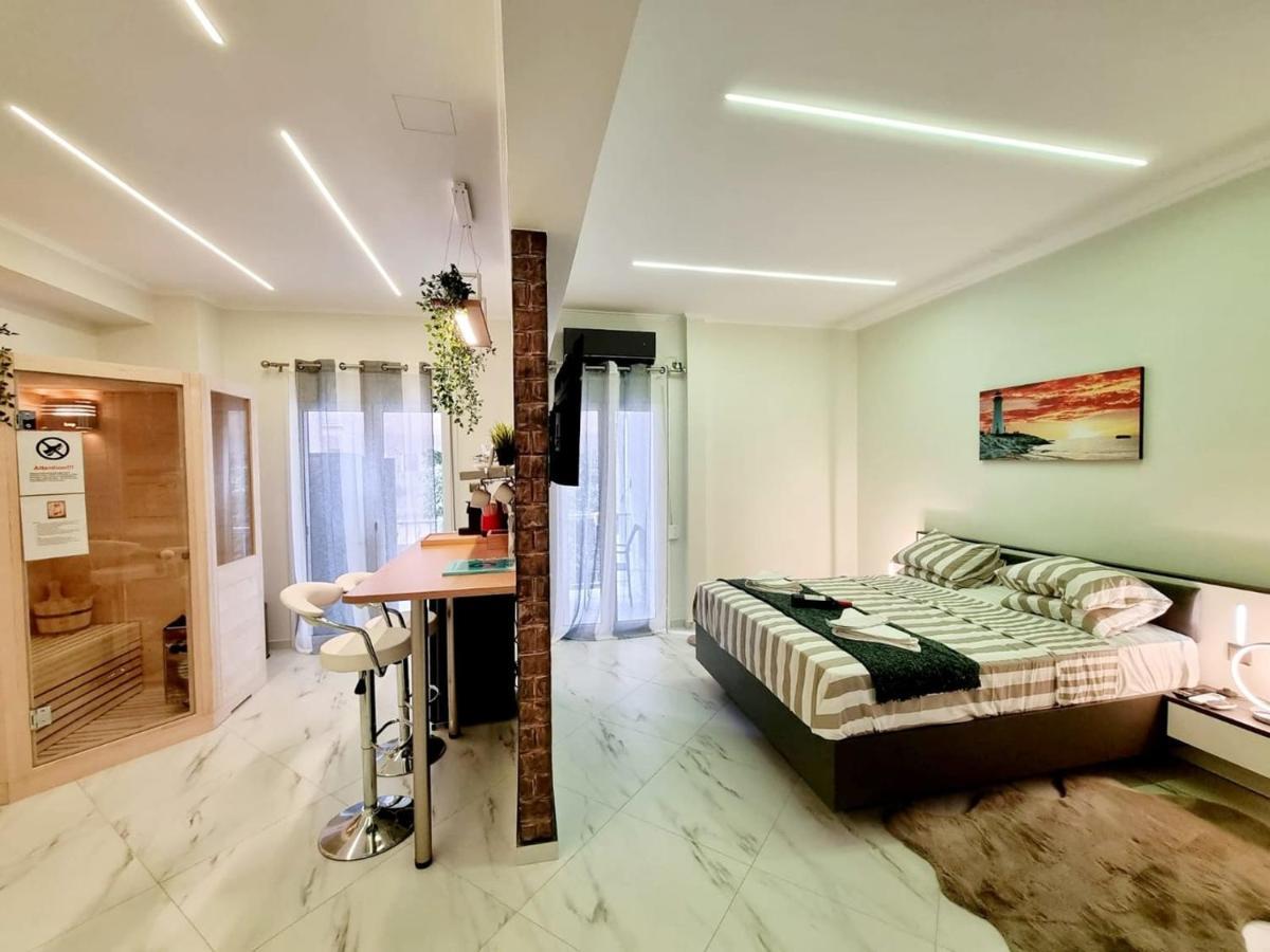 Romantic Deluxe Svite Wise Jacuzzi And Sauna أثينا المظهر الخارجي الصورة