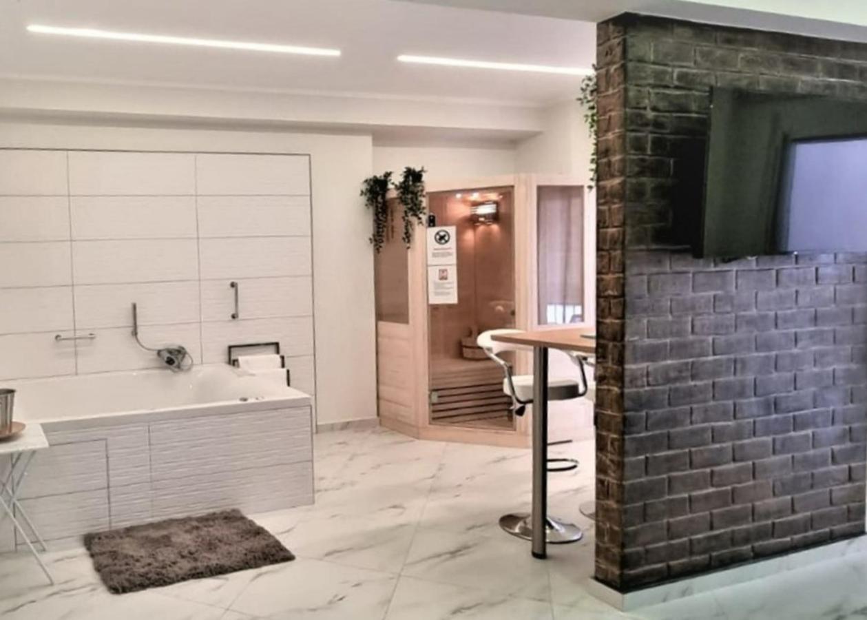 Romantic Deluxe Svite Wise Jacuzzi And Sauna أثينا المظهر الخارجي الصورة