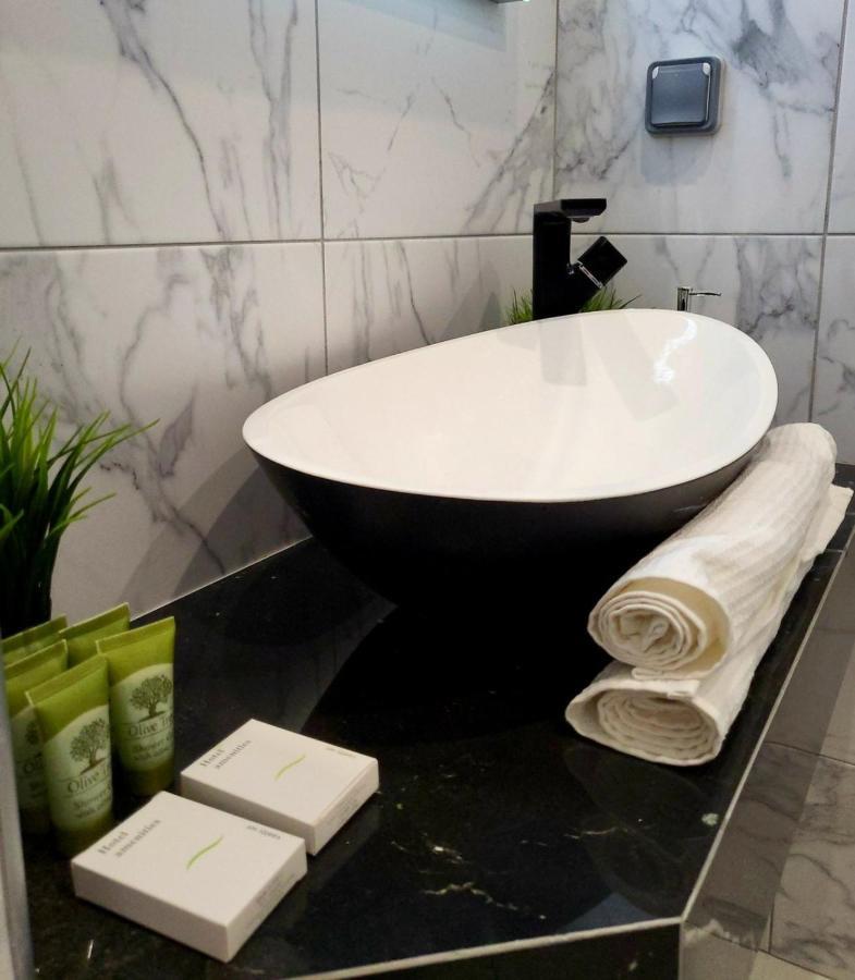 Romantic Deluxe Svite Wise Jacuzzi And Sauna أثينا المظهر الخارجي الصورة