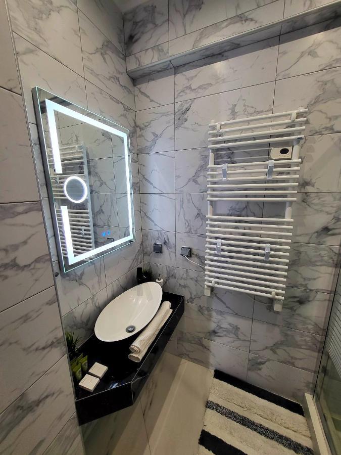 Romantic Deluxe Svite Wise Jacuzzi And Sauna أثينا المظهر الخارجي الصورة